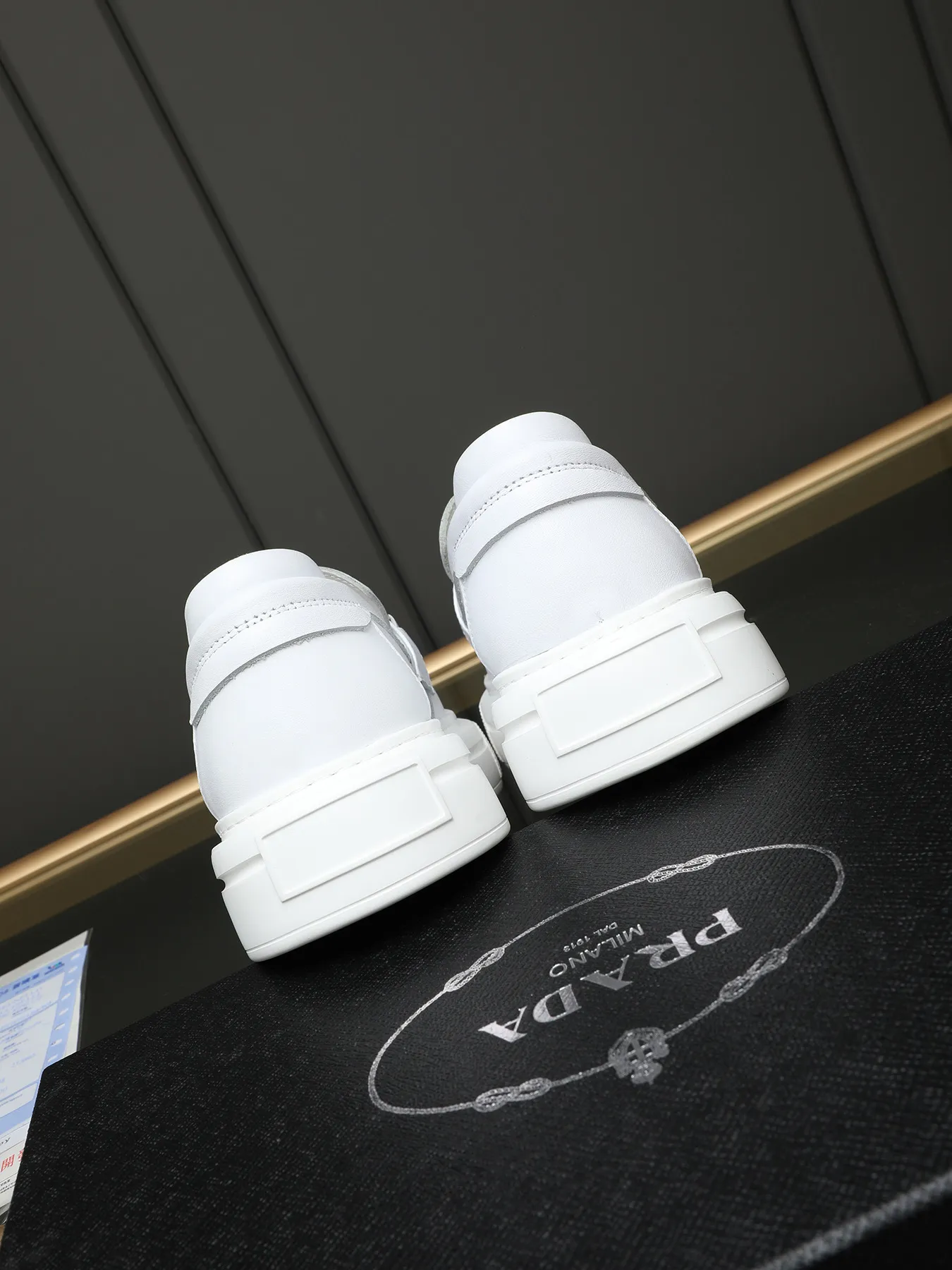 Men's Men's Shoes 💰500 Prada/Prada Men's new casual shoes, this upper is made of imported calfskin + sheep lining! The outsole is made of non-slip foam outsole, which feels good on your feet and is a fashionable and stylish item!  Size: 38-44 (45 customized)